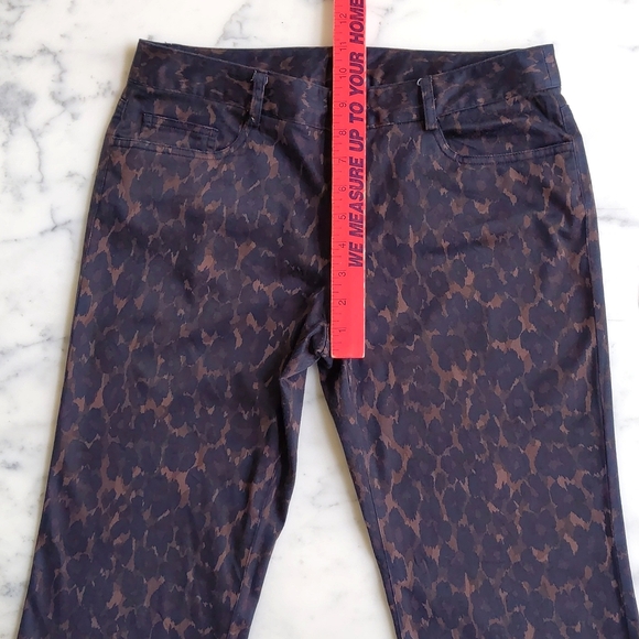 Vintage Express Stretch Cotton and Spandex Animal Print Straight Leg Jeans. - Picture 3 of 6